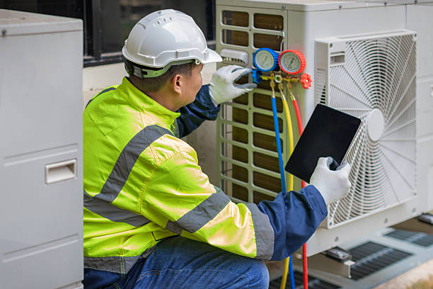 Professional Emergency Hvac Repair technician working in Ellsworth, IL